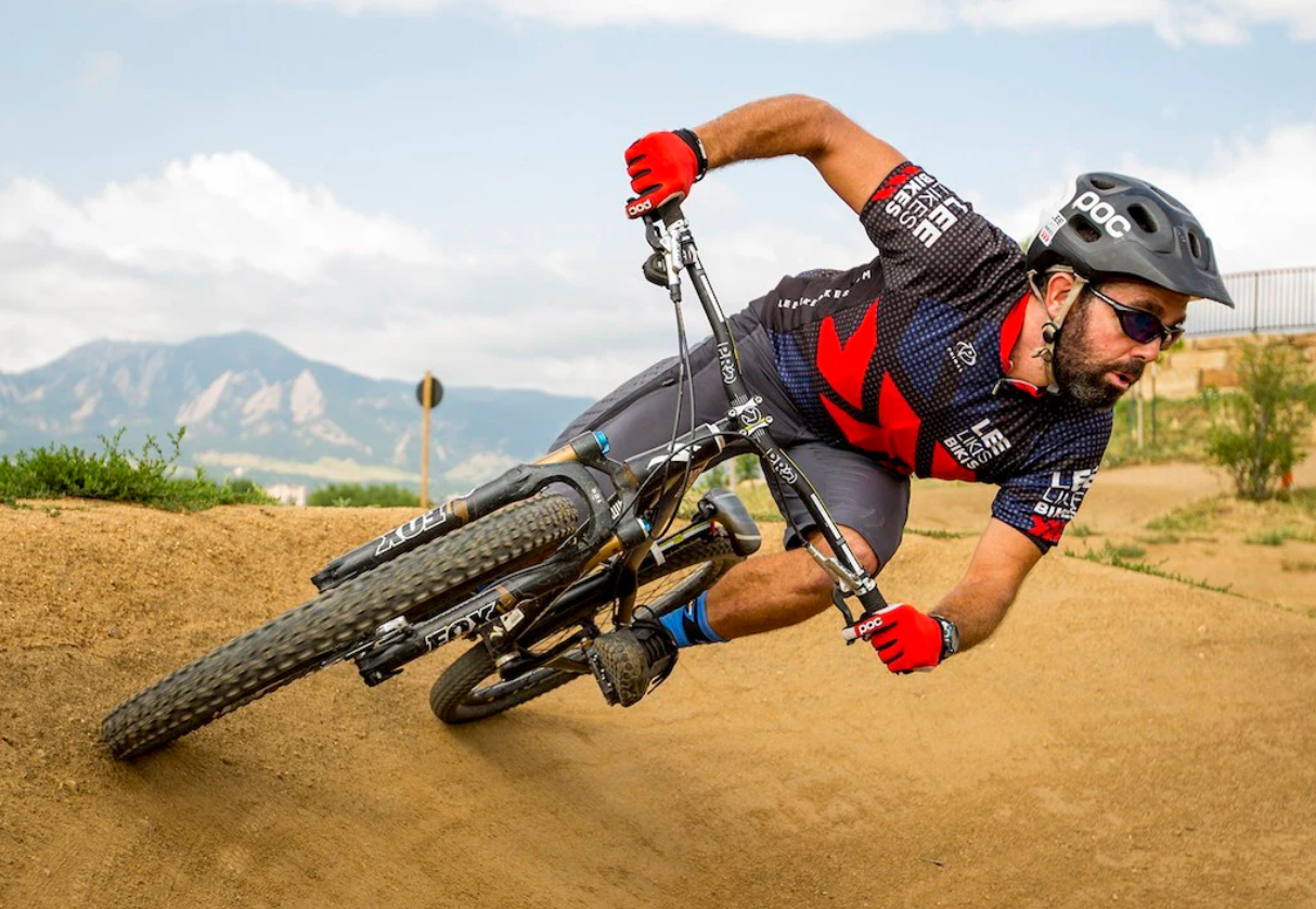 cornering-guide-mountain-bike-for-beginners